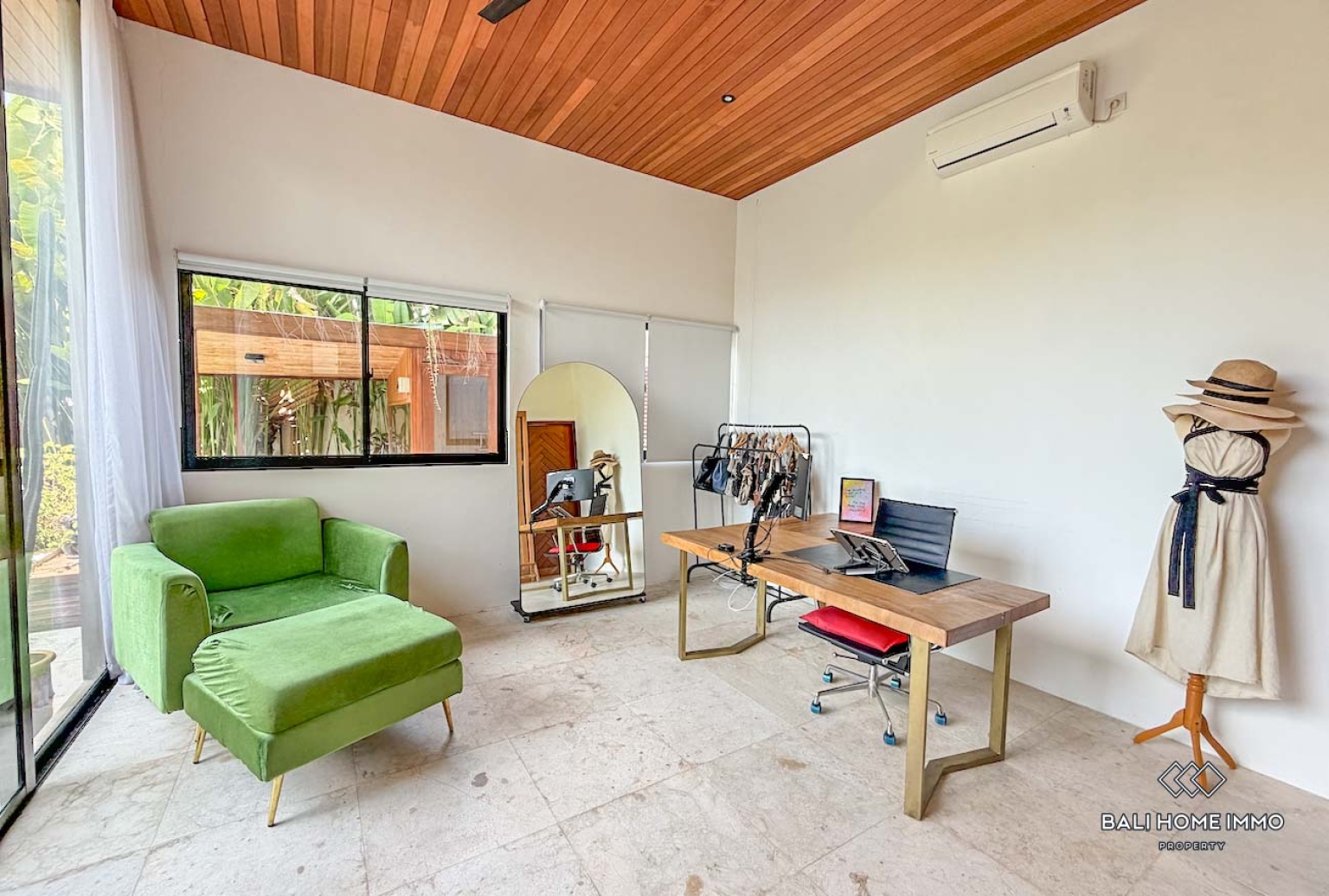 Beautiful 4 Bedrooms villa for sale and long term rental in Bali Cepaka view 9