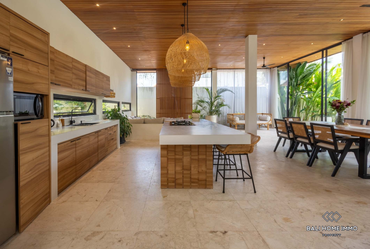 Beautiful 4 Bedrooms villa for sale and long term rental in Bali Cepaka view 8