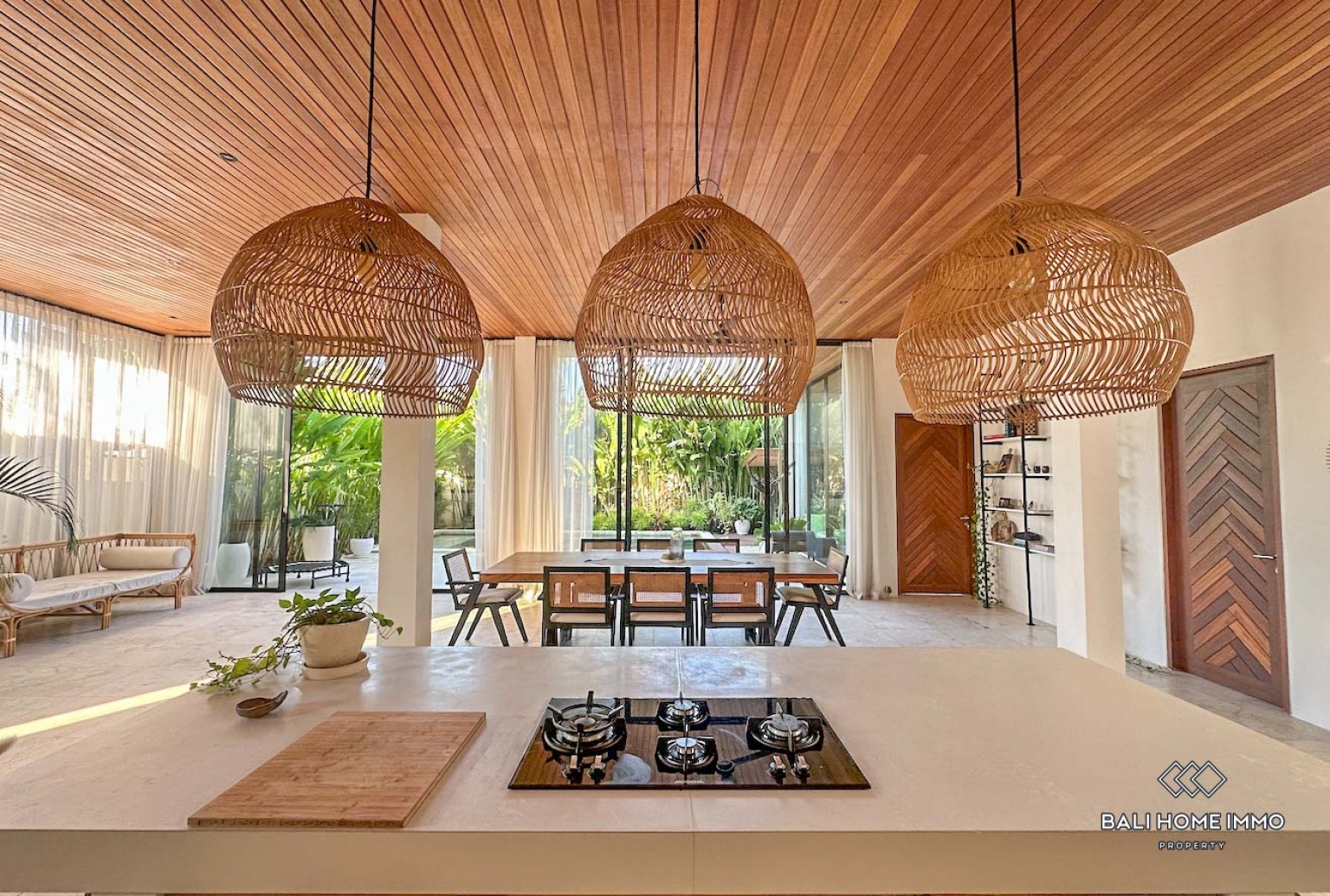 Beautiful 4 Bedrooms villa for sale and long term rental in Bali Cepaka view 8