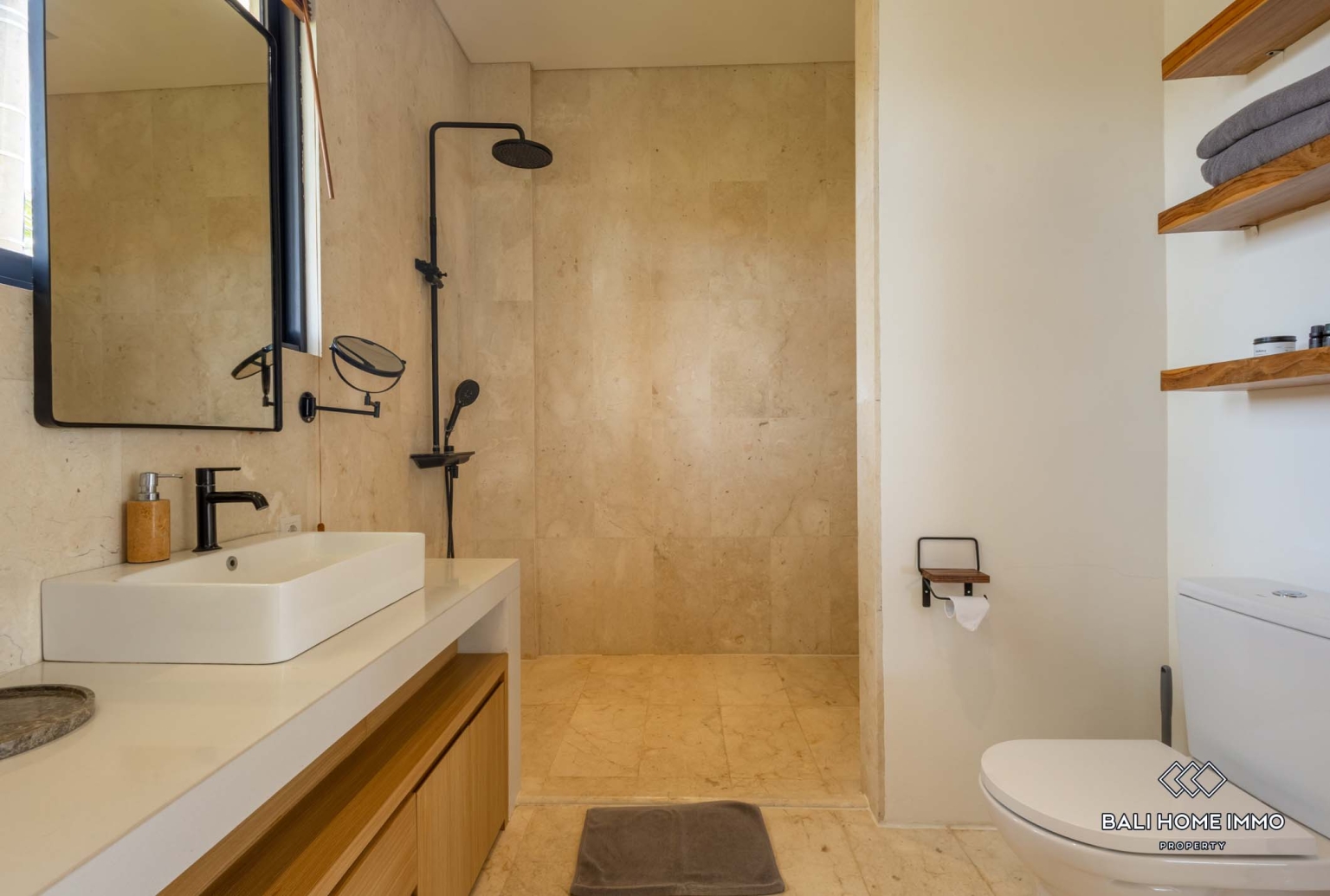 Beautiful 4 Bedrooms villa for sale and long term rental in Bali Cepaka view 22