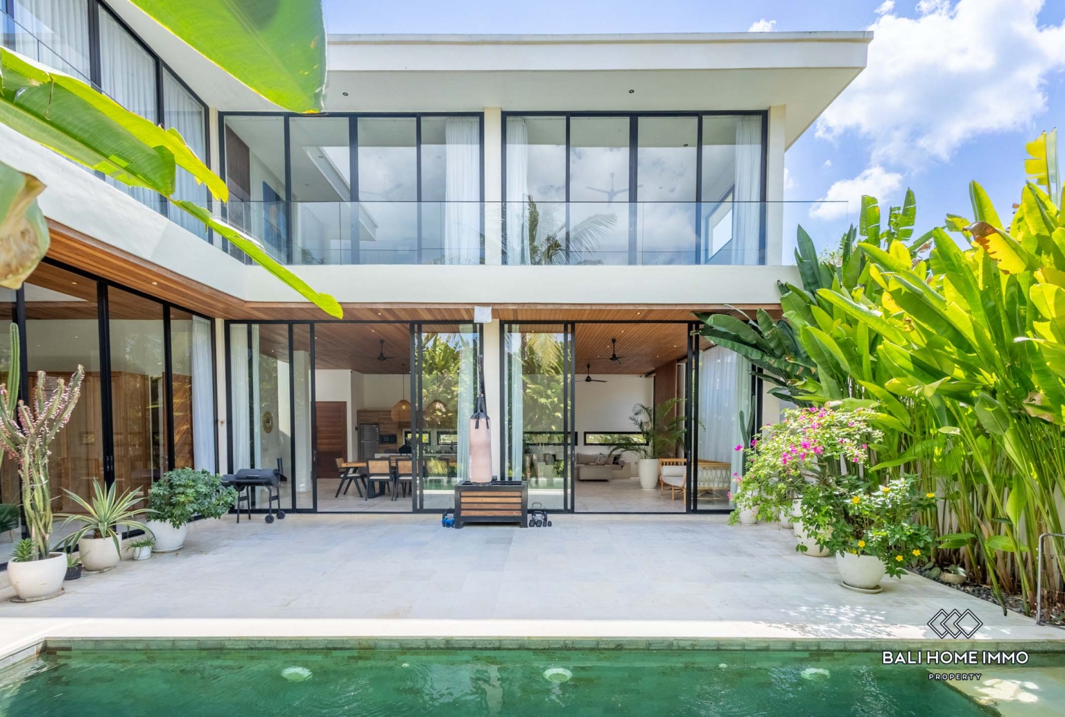 Beautiful 4 Bedrooms villa for sale and long term rental in Bali Cepaka view 2