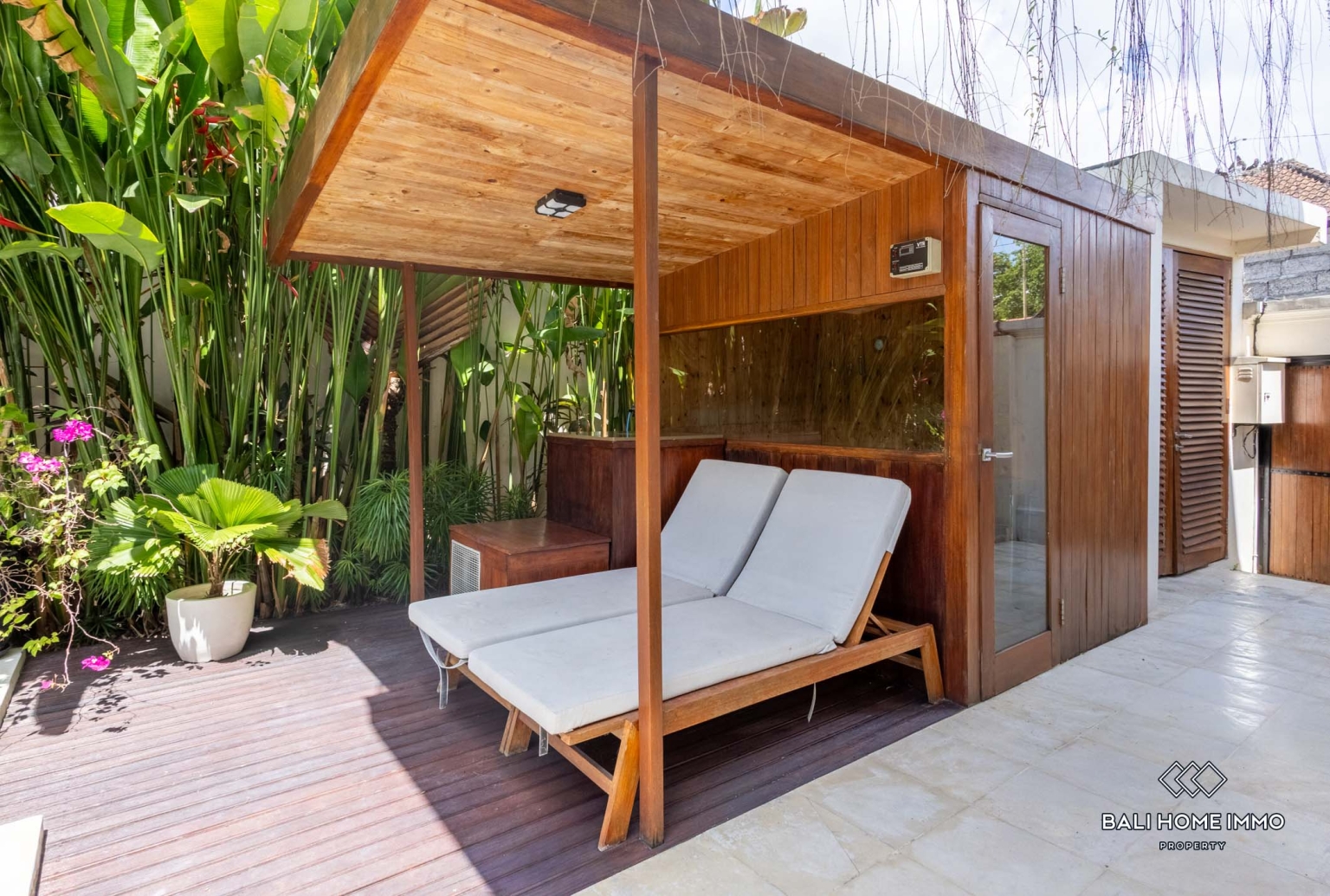Beautiful 4 Bedrooms villa for sale and long term rental in Bali Cepaka view 23