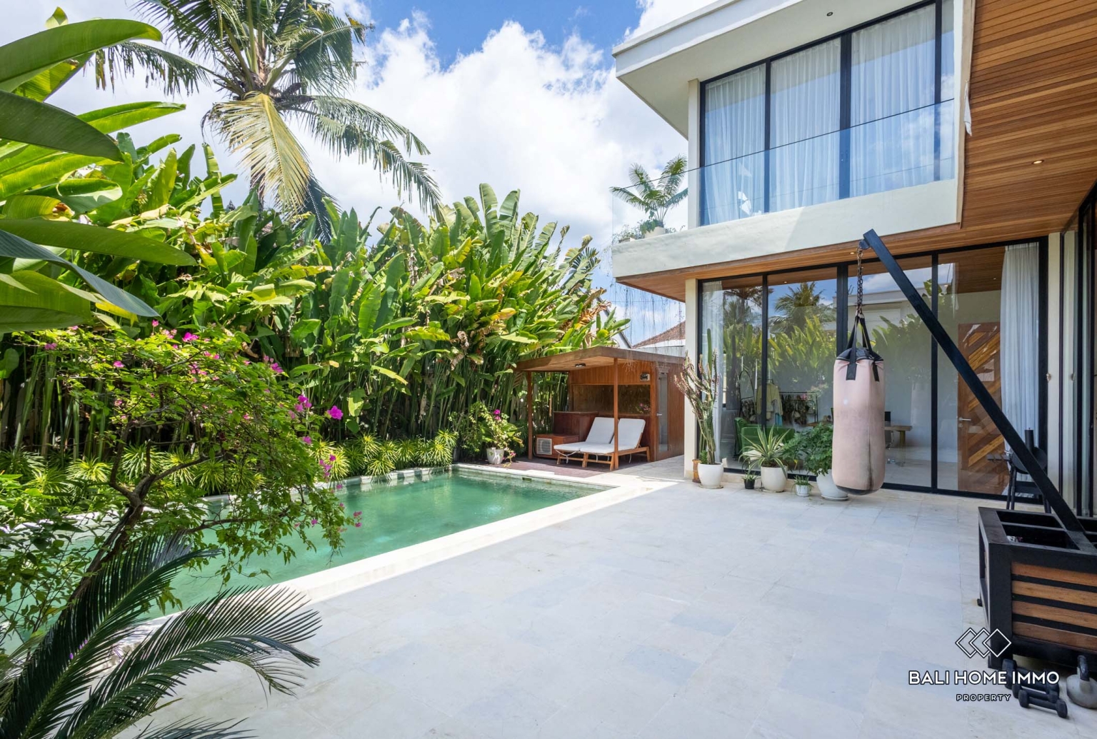 Beautiful 4 Bedrooms villa for sale and long term rental in Bali Cepaka view 3