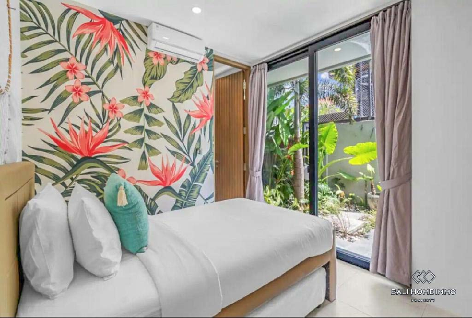 Beautiful 4 Bedrooms villa inside a villa complex in Bali, Canggu, Batu Bolong view 7