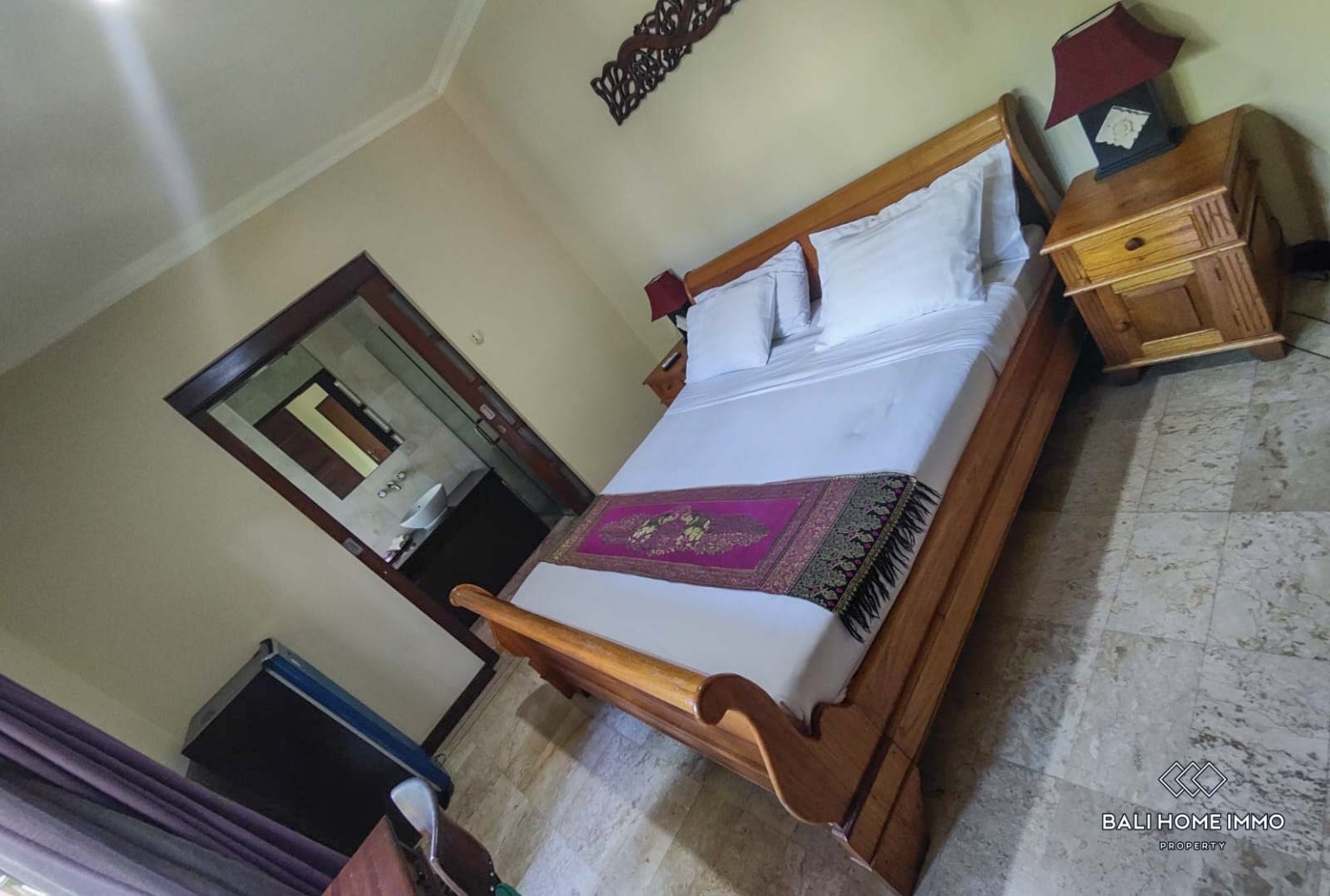 Beautiful 5 Bedroom family villa for sale in Bali, Batu Belig view 4
