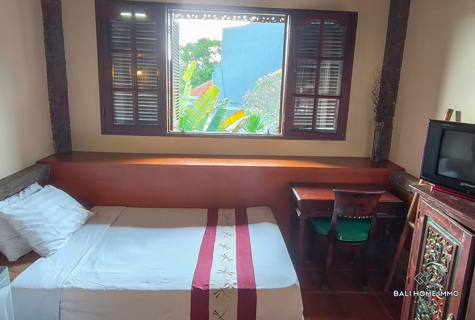 Beautiful 5 Bedroom family villa for sale in Bali, Batu Belig view 7