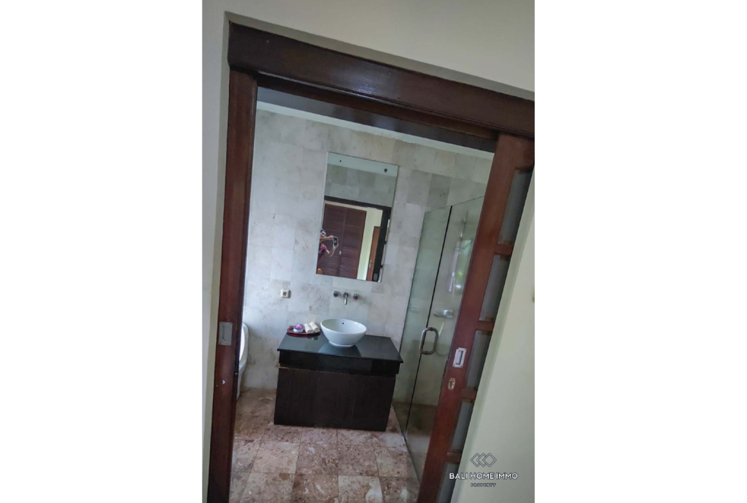 Beautiful 5 Bedroom family villa for sale in Bali, Batu Belig view 14