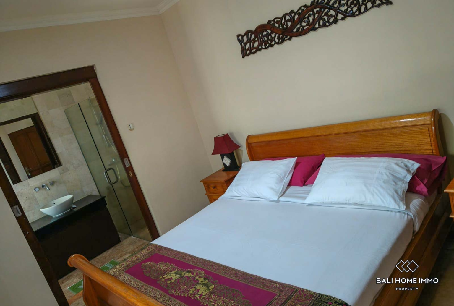 Beautiful 5 Bedroom family villa for sale in Bali, Batu Belig view 5