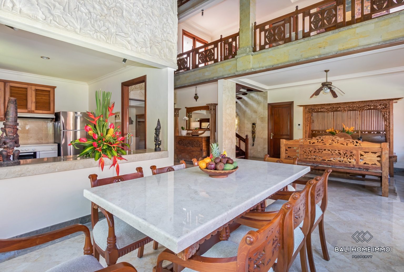 Beautiful 5 Bedrooms villa for sale Freehold in Bali Seminyak Oberoi view 6