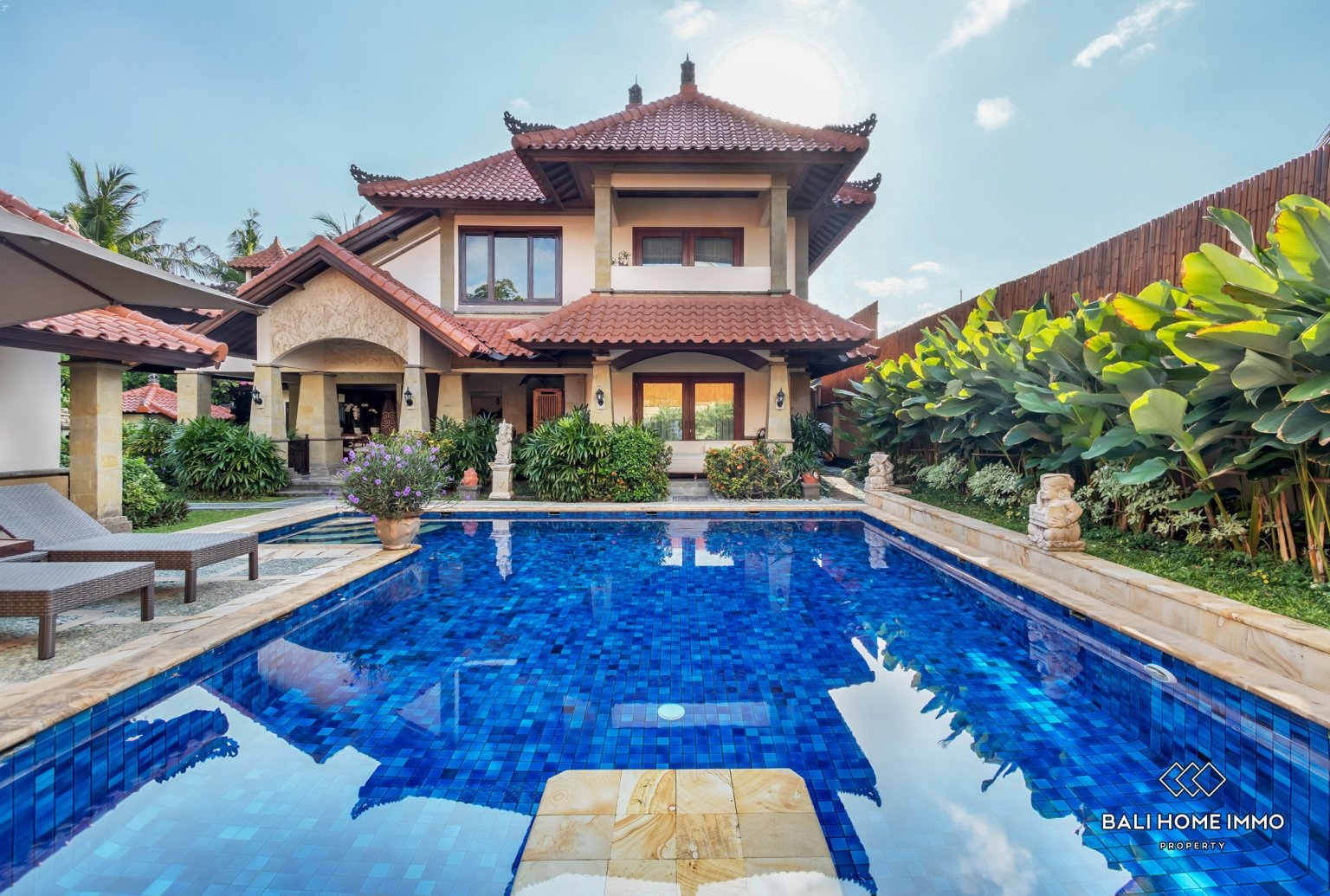 Beautiful 5 Bedrooms villa for sale Freehold in Bali Seminyak Oberoi view 29