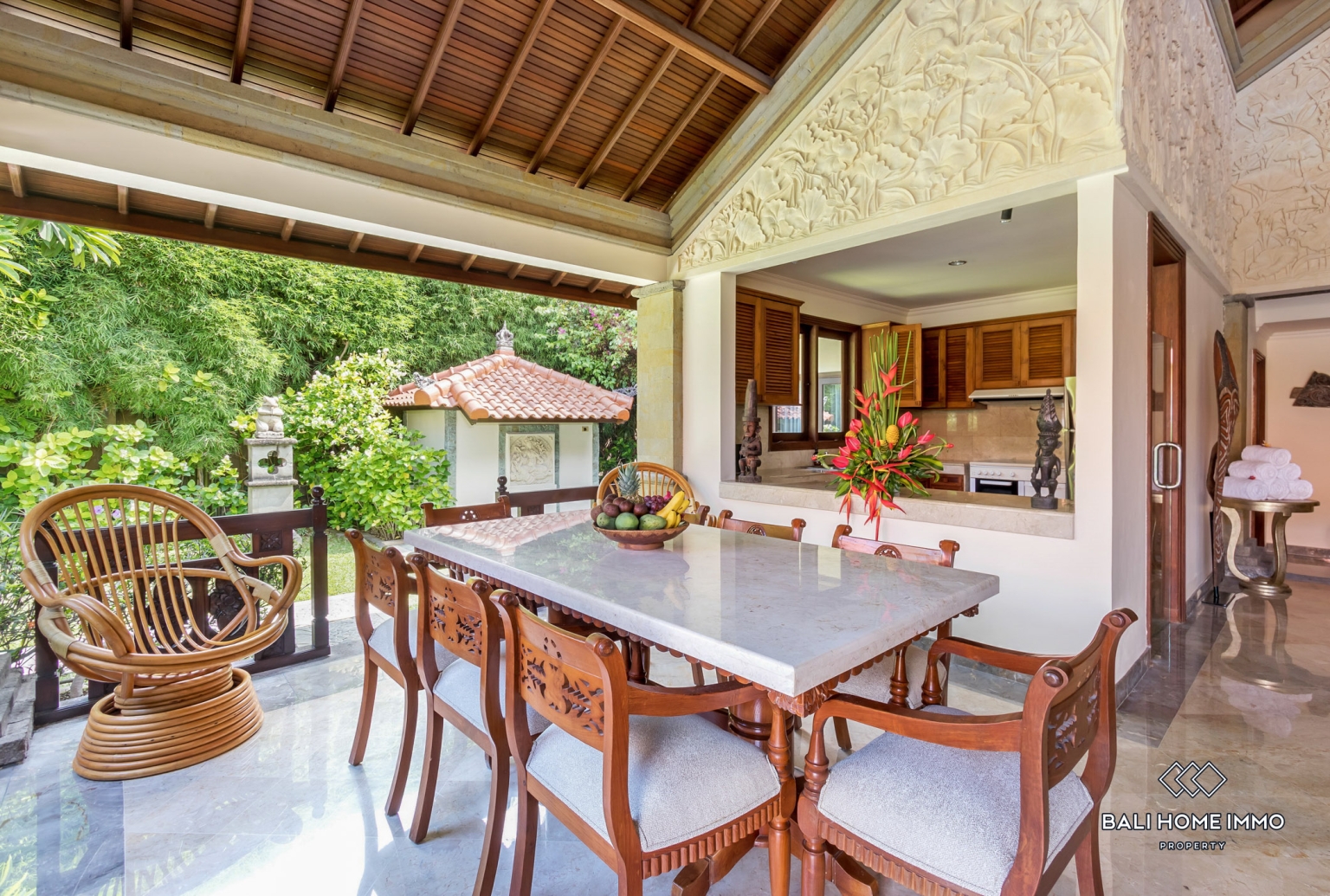 Beautiful 5 Bedrooms villa for sale Freehold in Bali Seminyak Oberoi view 5