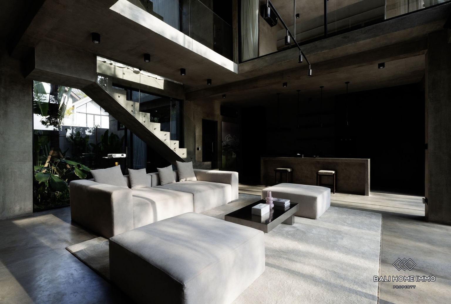 BEAUTIFUL 5 BEDROOMS VILLA FOR YEARLY & MONTHLY RENTAL IN ULUWATU - NYANG NYANG view 3