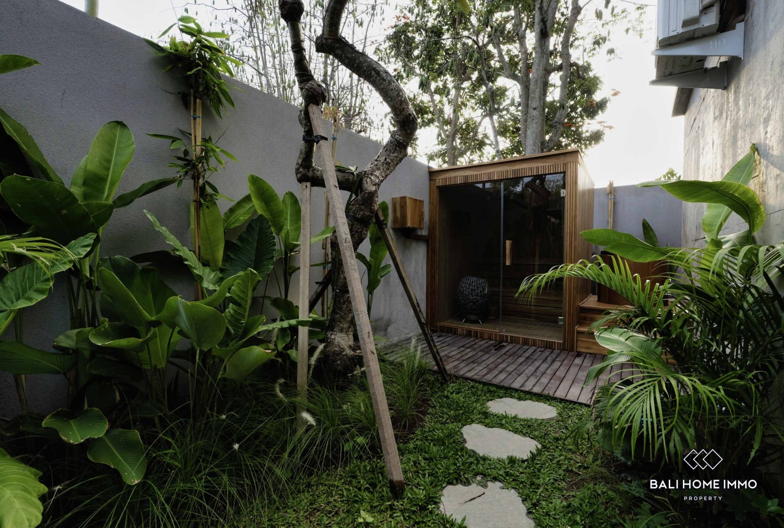 BEAUTIFUL 5 BEDROOMS VILLA FOR YEARLY & MONTHLY RENTAL IN ULUWATU - NYANG NYANG view 22