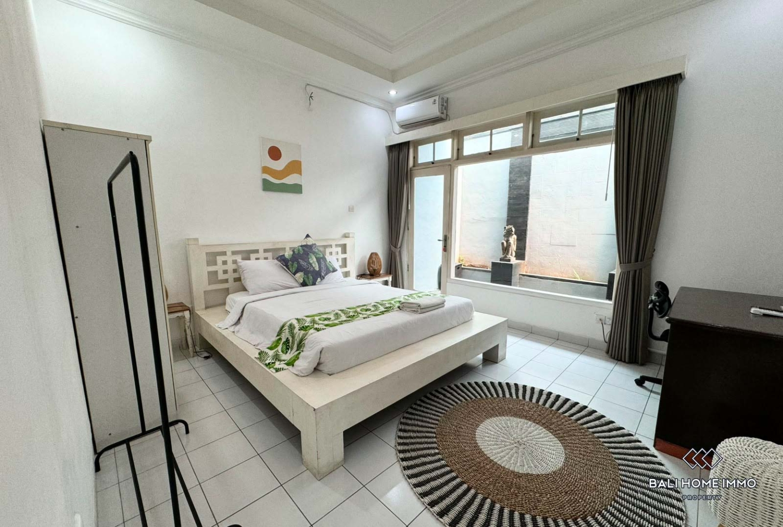 Belle villa de style familial de 6 chambres à vendre à Canggu Batu Bolong view 7