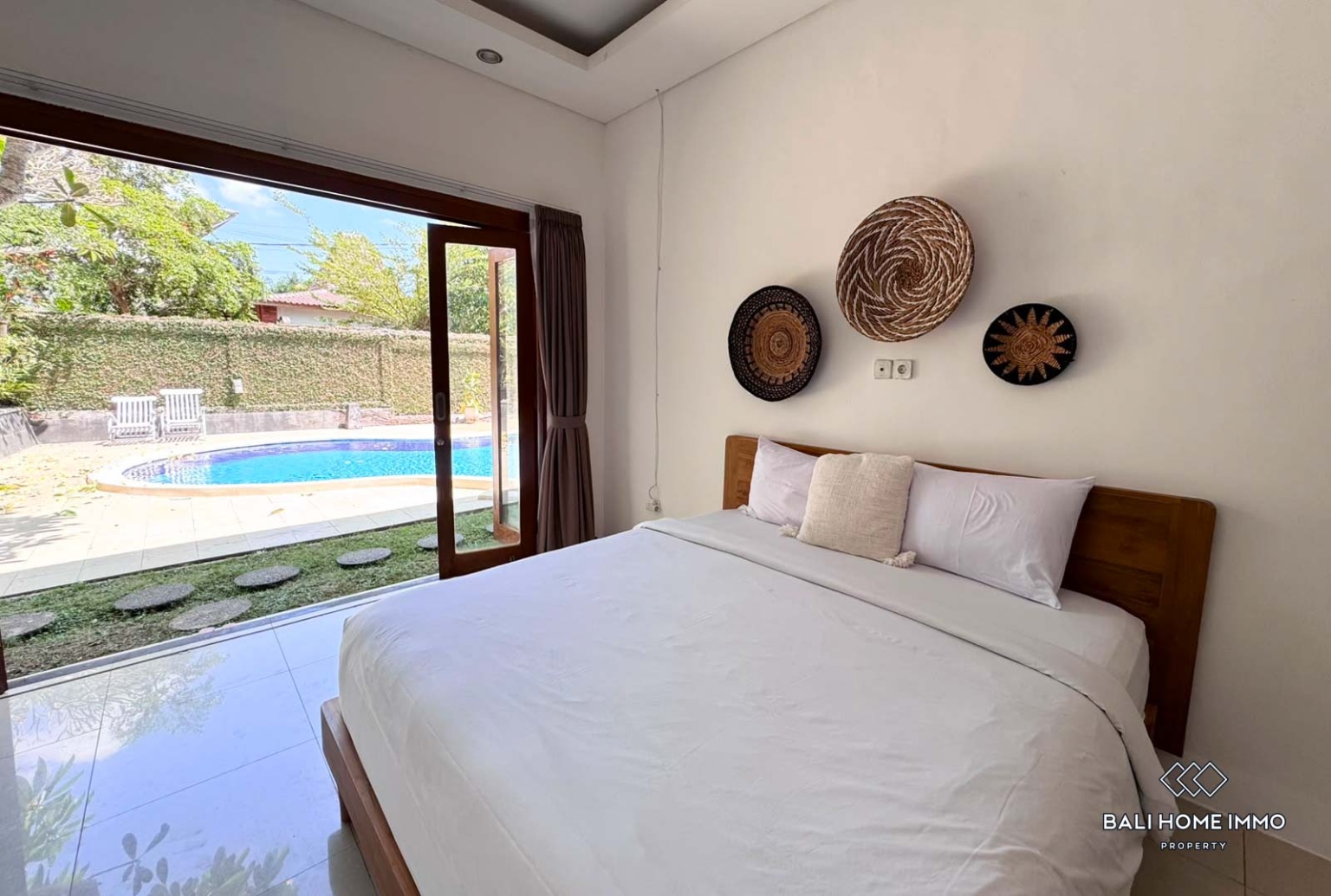 Belle villa de style familial de 6 chambres à vendre à Canggu Batu Bolong view 5