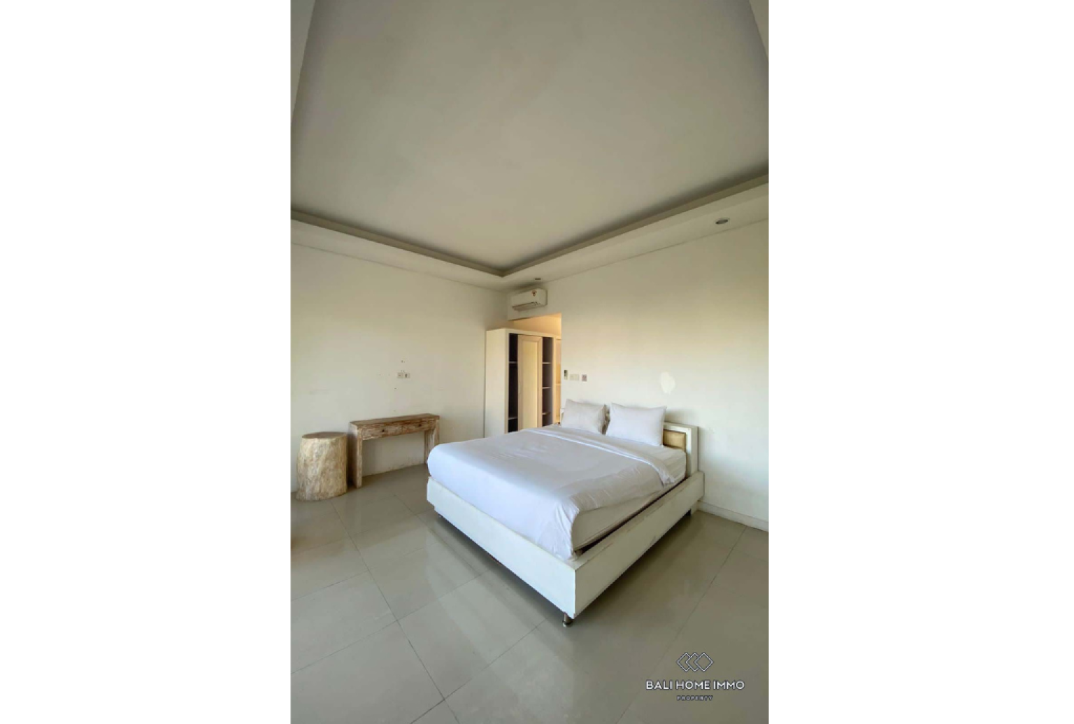 Belle villa de style familial de 6 chambres à vendre à Canggu Batu Bolong view 13