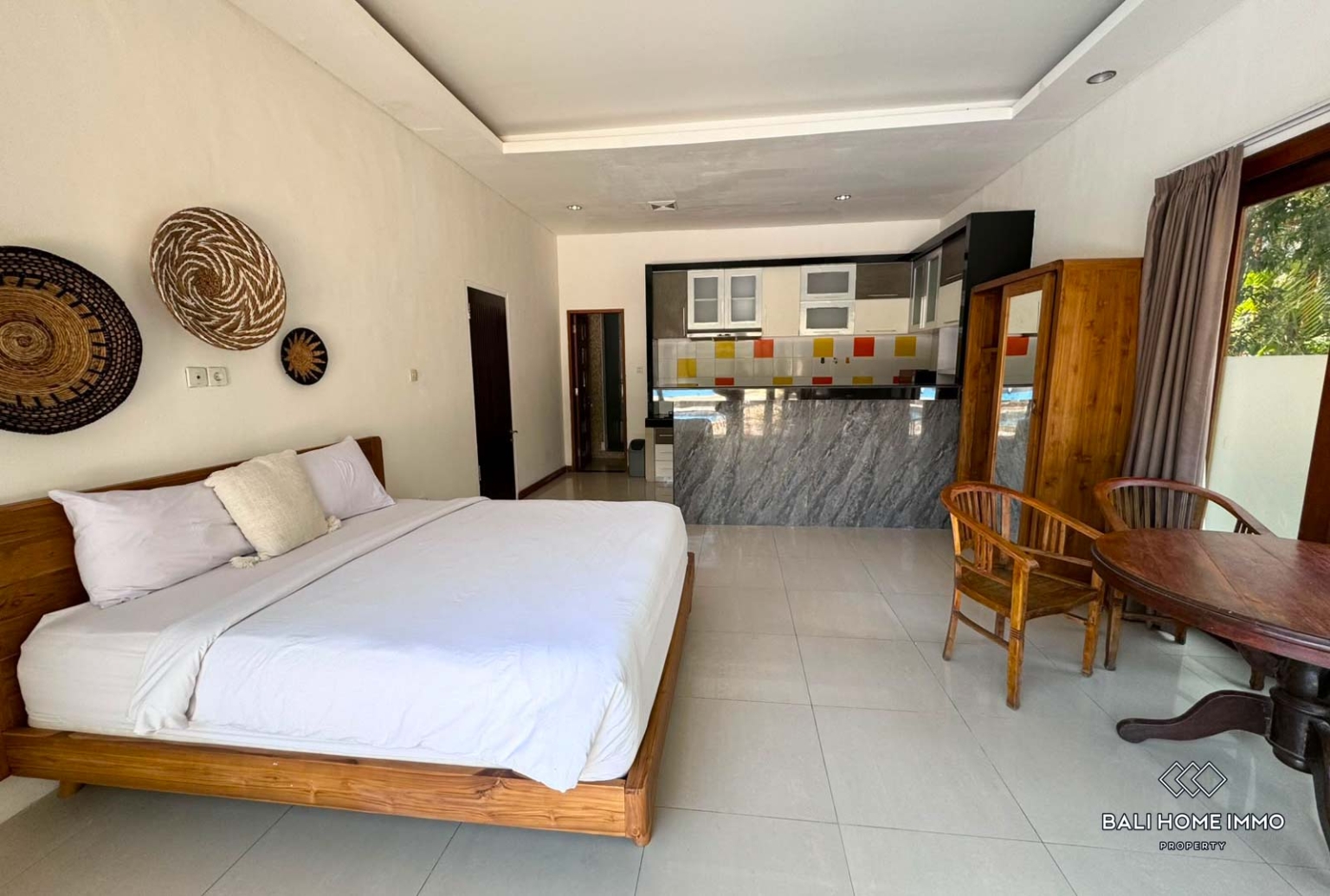 Belle villa de style familial de 6 chambres à vendre à Canggu Batu Bolong view 2