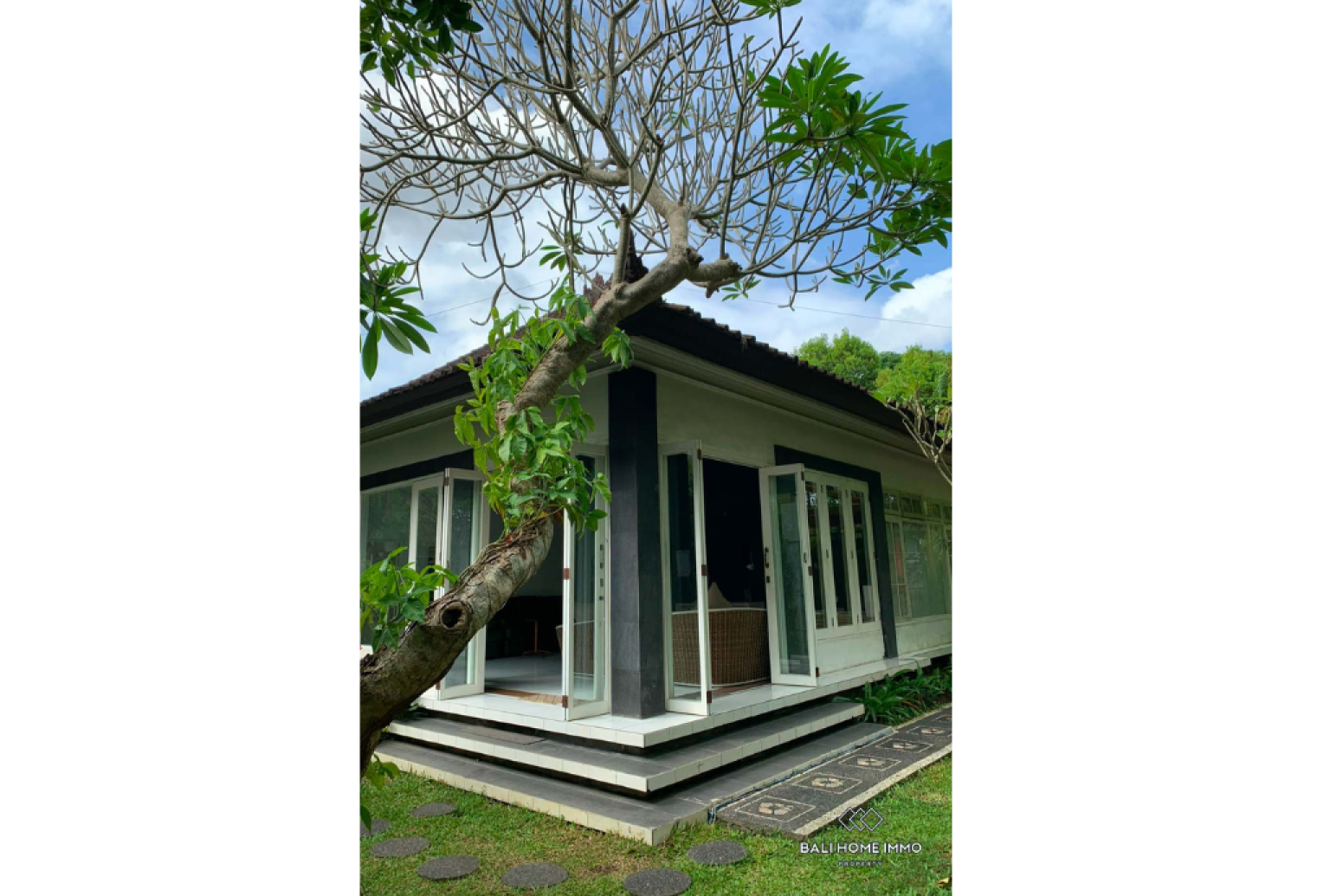 Belle villa de style familial de 6 chambres à vendre à Canggu Batu Bolong view 17