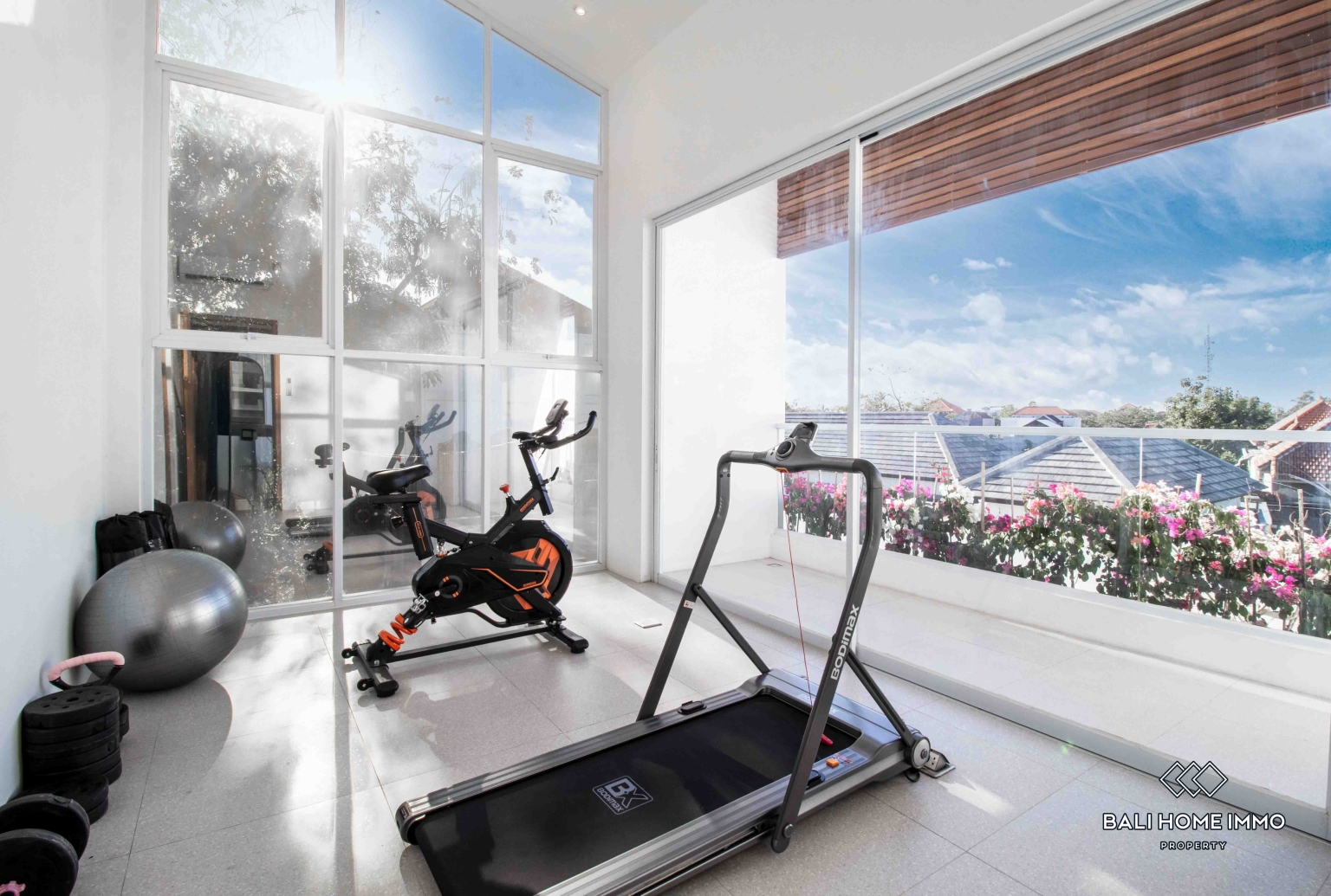 BEAUTIFUL 6 BEDROOMS VILLA FOR SALE IN BALI - UNGASAN view 19
