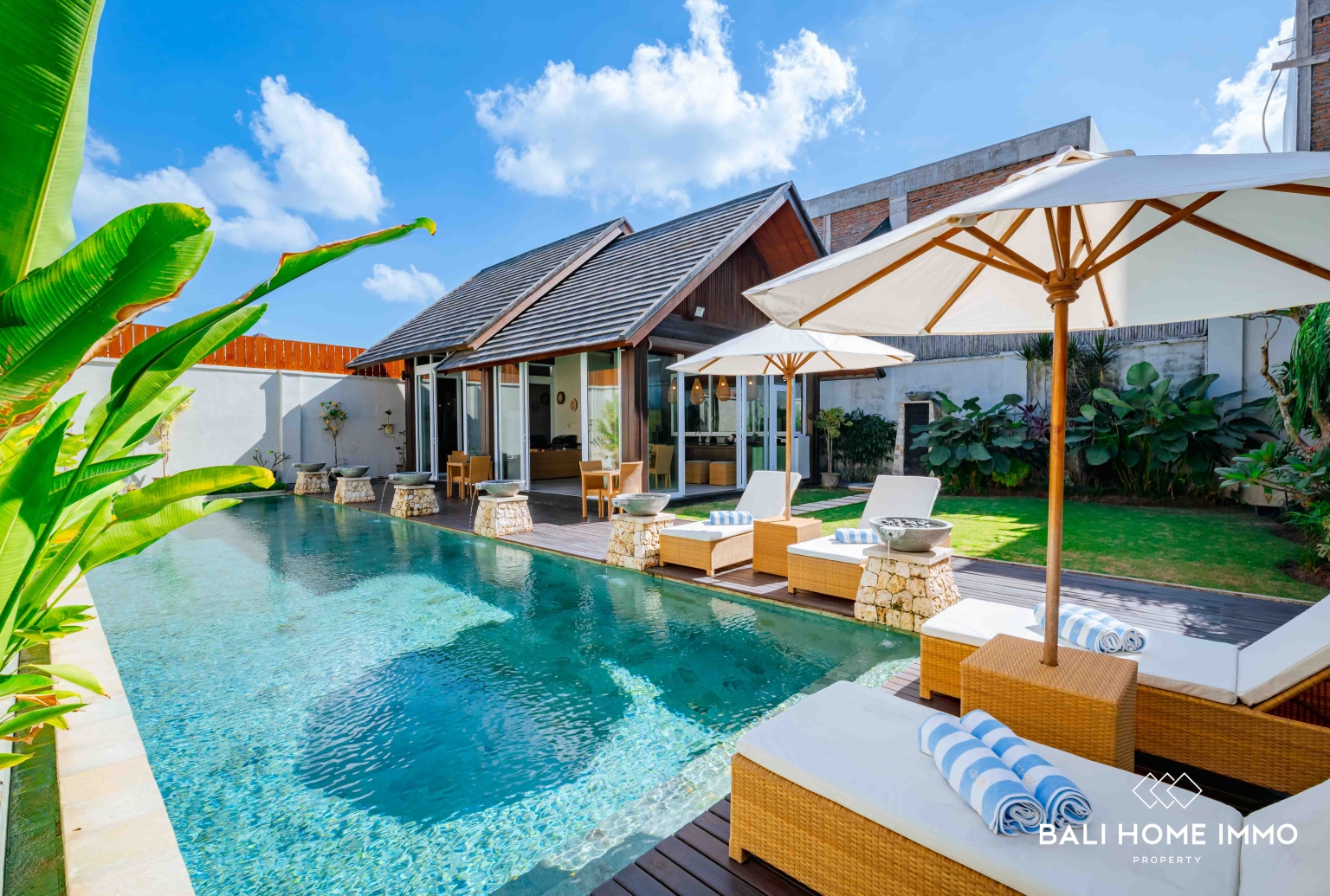 BEAUTIFUL 7 BEDROOM FAMILY VILLA FOR SALE FREEHOLD NEAR KARMA BEACH view 3