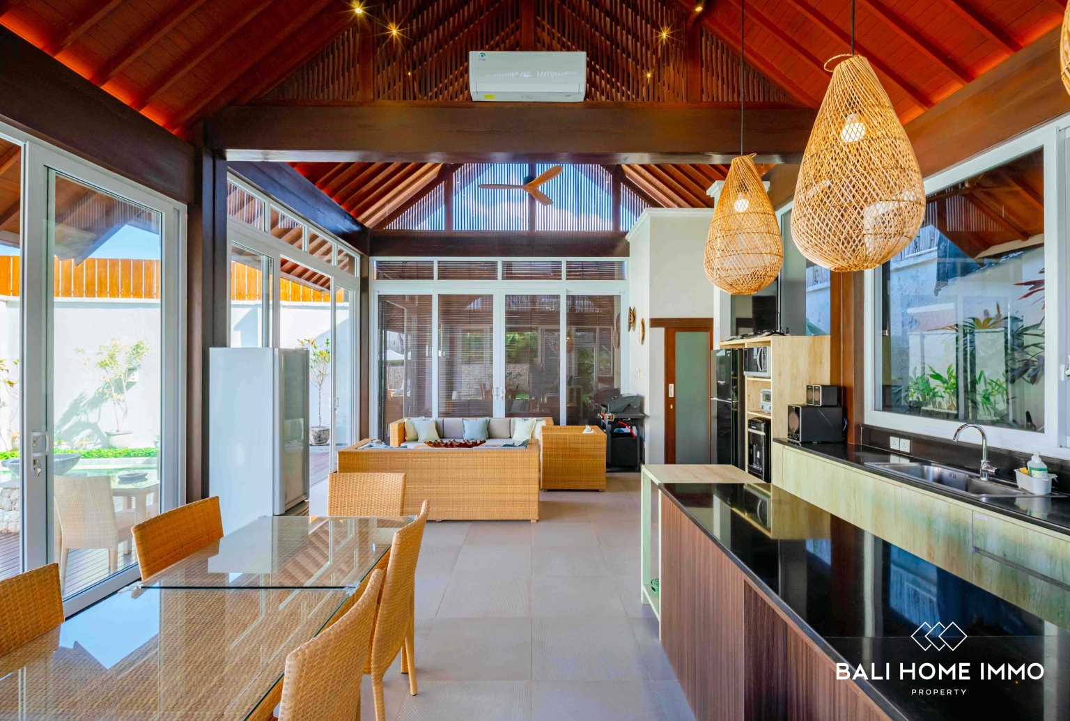 BEAUTIFUL 7 BEDROOM FAMILY VILLA FOR SALE FREEHOLD NEAR KARMA BEACH view 9