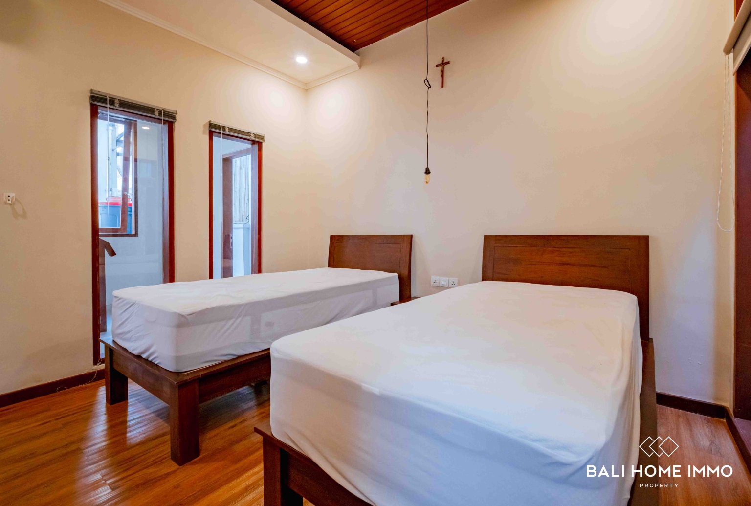 BEAUTIFUL 7 BEDROOM FAMILY VILLA FOR SALE FREEHOLD NEAR KARMA BEACH view 17