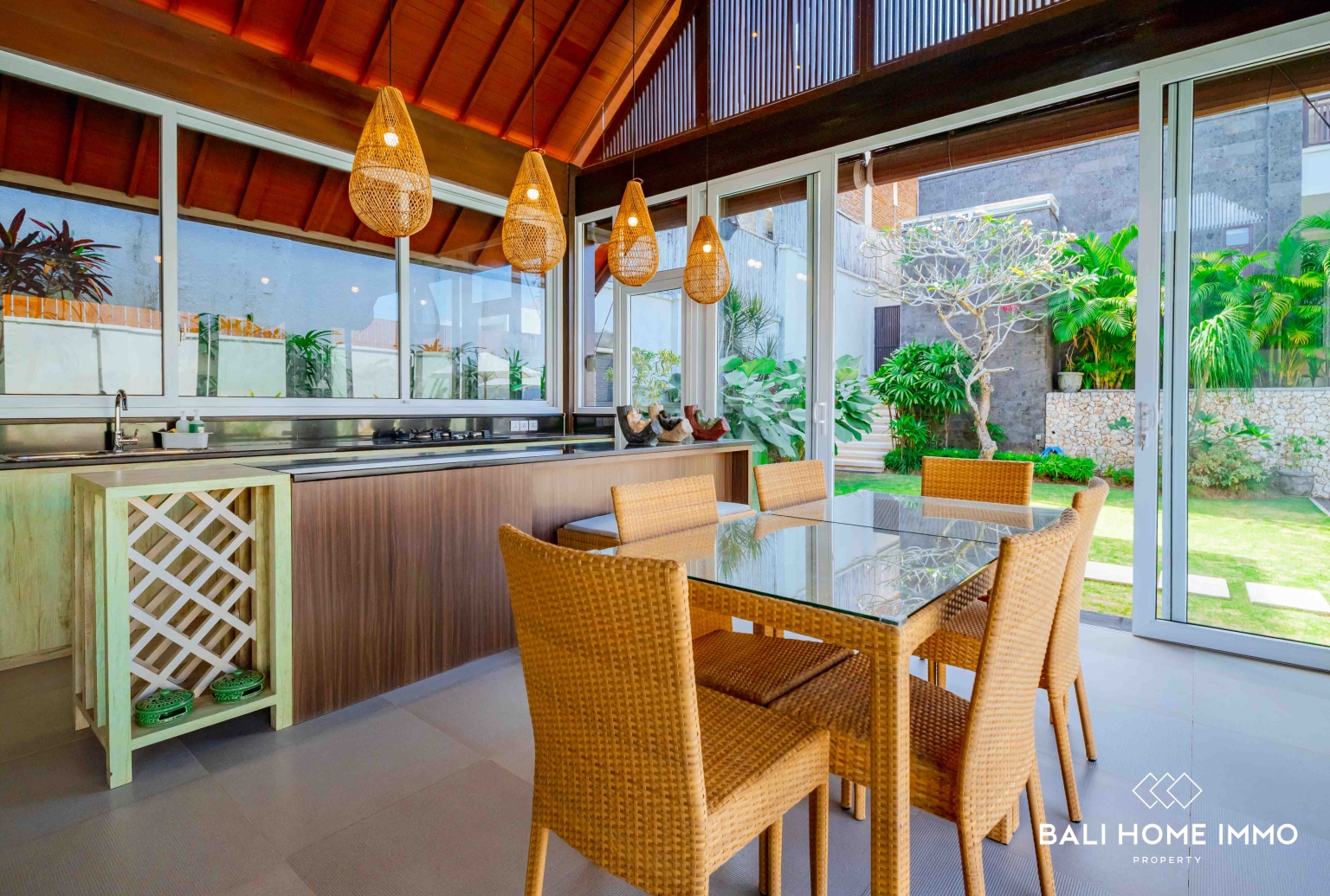 BEAUTIFUL 7 BEDROOM FAMILY VILLA FOR SALE FREEHOLD NEAR KARMA BEACH view 8