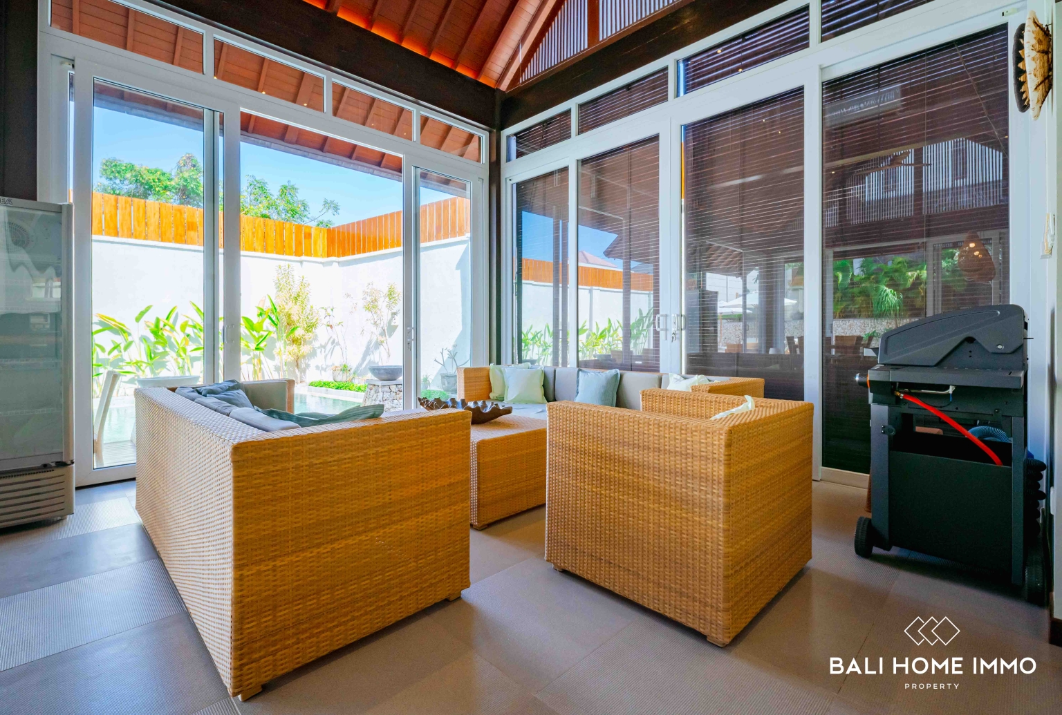 BEAUTIFUL 7 BEDROOM FAMILY VILLA FOR SALE FREEHOLD NEAR KARMA BEACH view 6