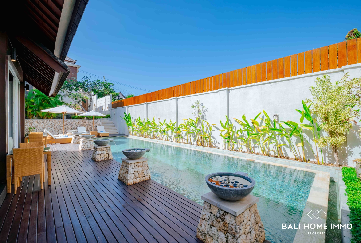 BEAUTIFUL 7 BEDROOM FAMILY VILLA FOR SALE FREEHOLD NEAR KARMA BEACH view 2