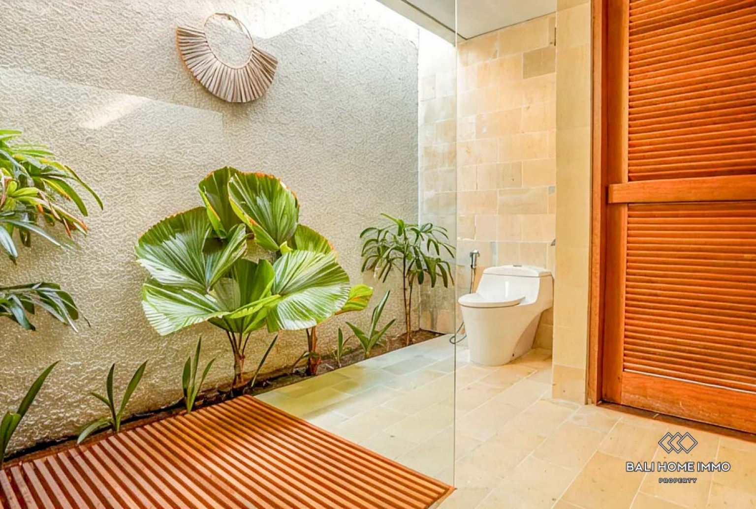 Beautiful one bedrooms private villa for sale in Gili Trawangan view 11