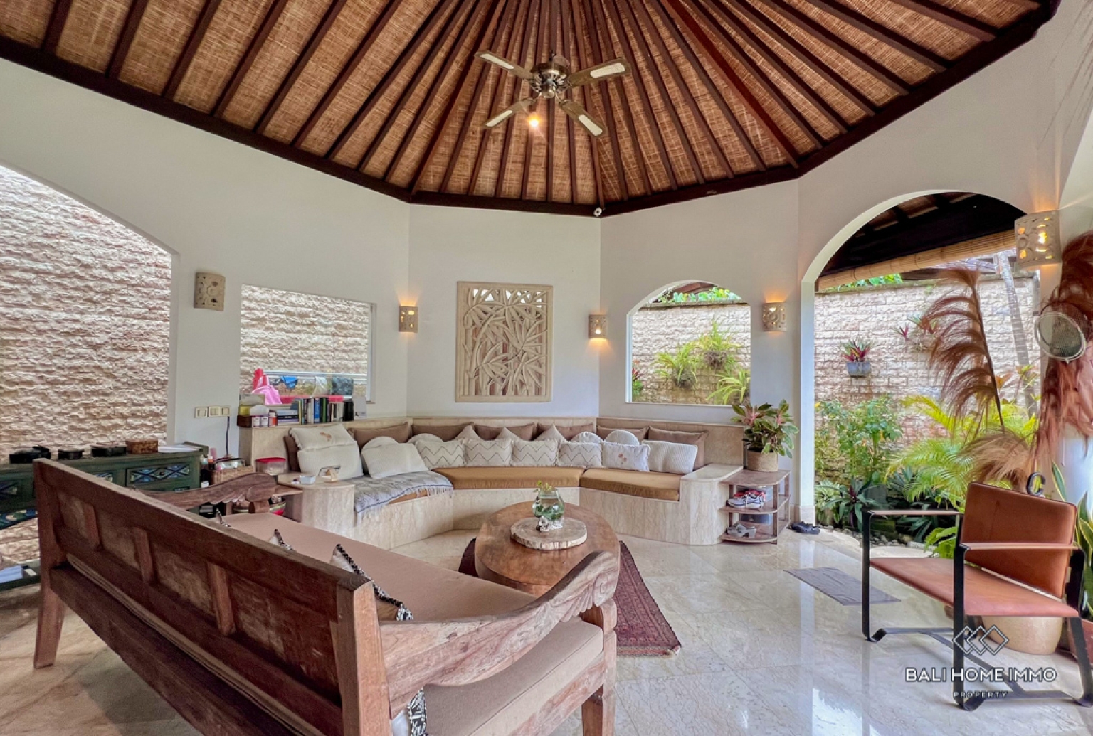 Beautiful 3 Bedroom Villa for Yearly Rental in Bali Berawa view 3