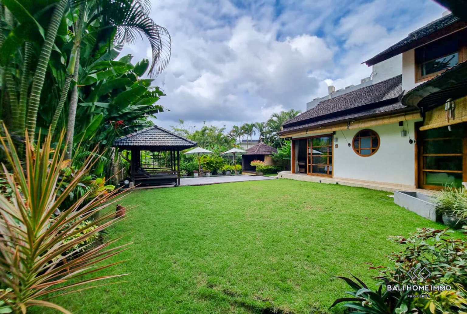 Beautiful 3 Bedroom Villa for Yearly Rental in Bali Berawa view 14