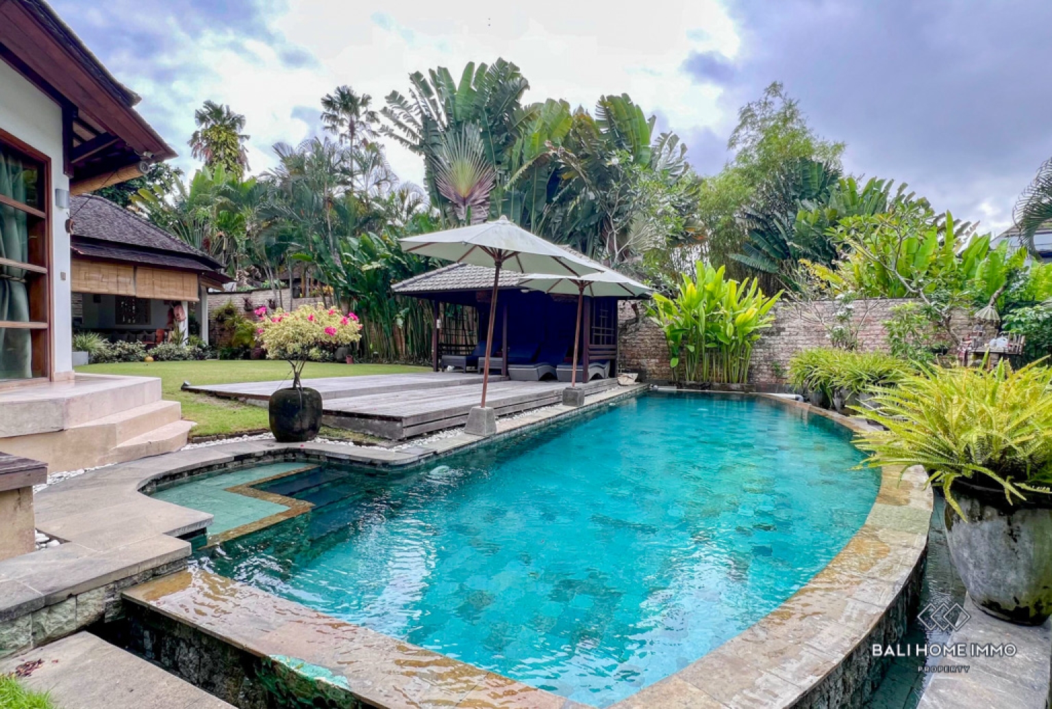 Beautiful 3 Bedroom Villa for Yearly Rental in Bali Berawa view 2