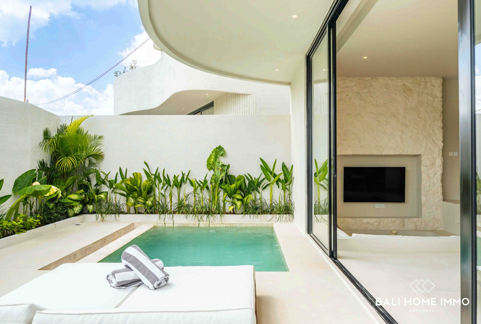 Brand new 1 Bedroom Villa for Sale Leasehold in Bali Pererenan Tumbak Bayuh view 3