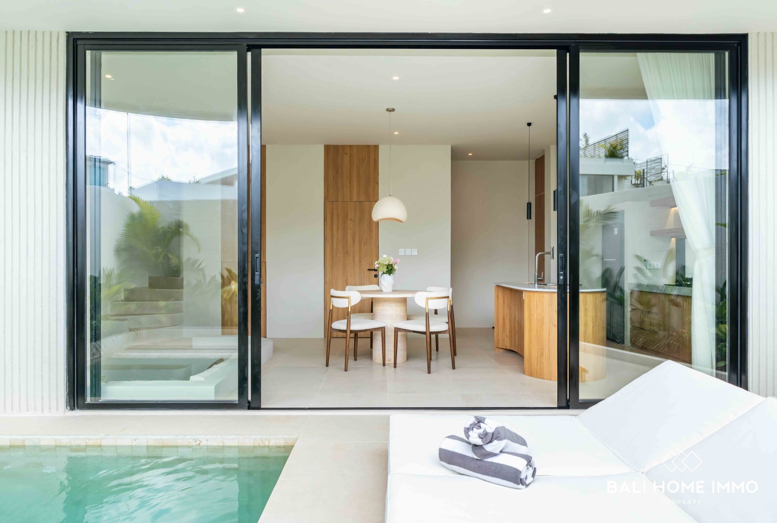 Brand new 1 Bedroom Villa for Sale Leasehold in Bali Pererenan Tumbak Bayuh view 2