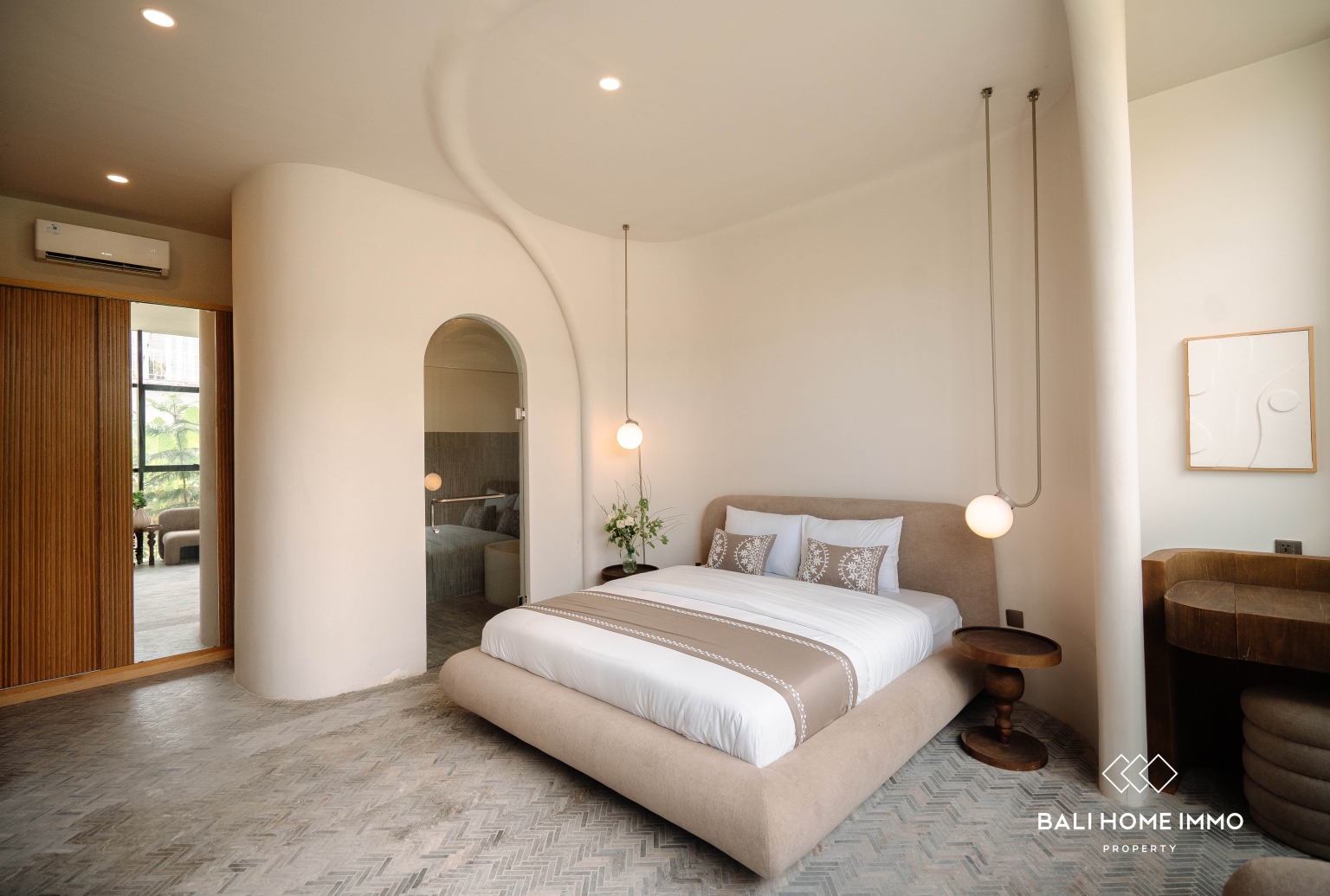 Brand-New 10-Bedroom Co-Living Villa for Sale in Kerobokan view 12
