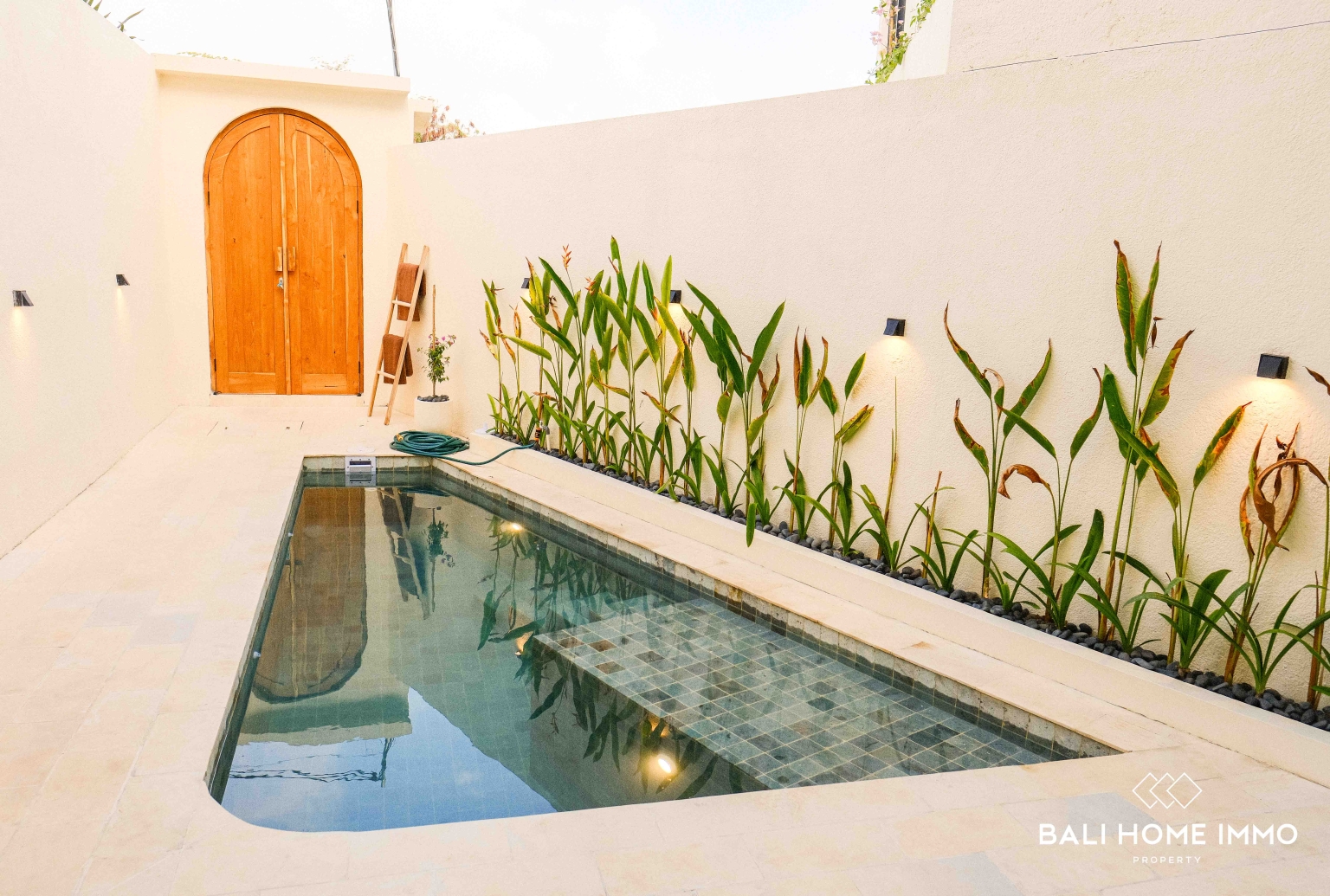 BRAND NEW 2 BEDROOM CONTEMPORARY VILLA FOR SALE LEASEHOLD IN UNGASAN view 2