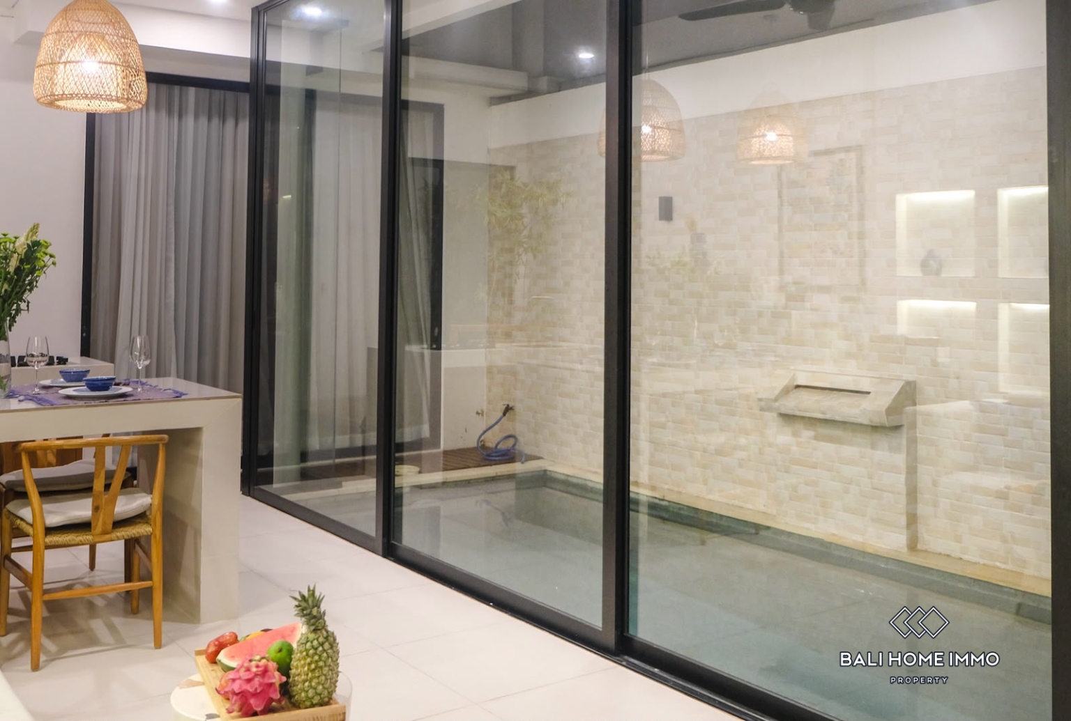 Vila modern 2 kamar tidur baru untuk dijual di Kerobokan view 4