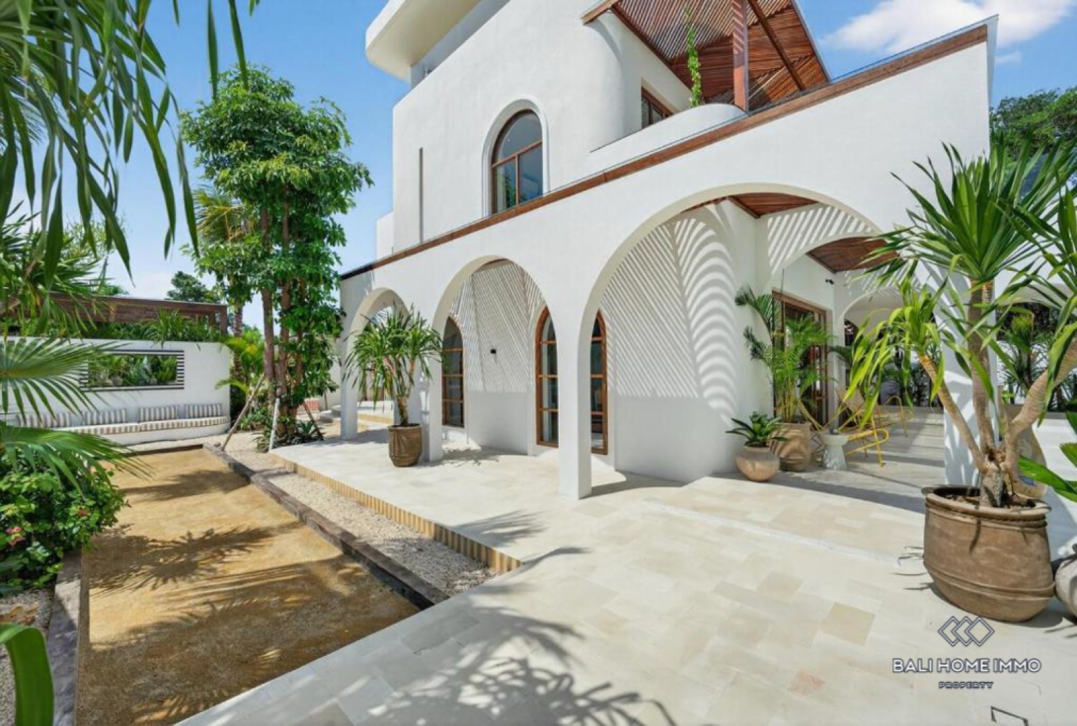 Villa 4 Kamar Berdesain Bagus Dijual dengan Status Hak Sewa di Tepi Pantai Pererenan, Bali view 22
