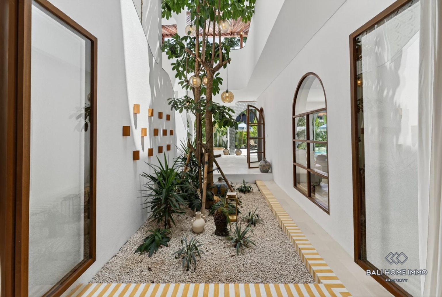 Villa 4 Kamar Berdesain Bagus Dijual dengan Status Hak Sewa di Tepi Pantai Pererenan, Bali view 21
