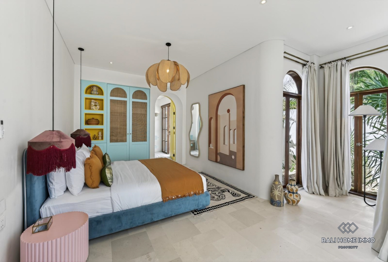 Villa 4 Kamar Berdesain Bagus Dijual dengan Status Hak Sewa di Tepi Pantai Pererenan, Bali view 9