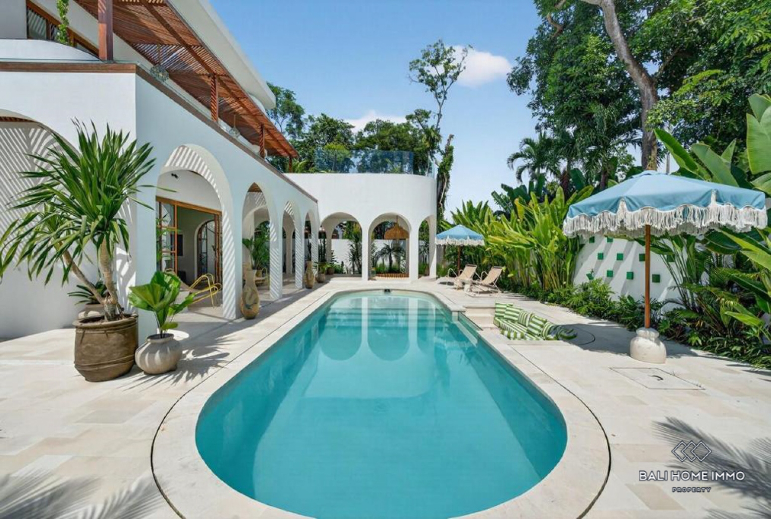Villa 4 Kamar Berdesain Bagus Dijual dengan Status Hak Sewa di Tepi Pantai Pererenan, Bali view 23