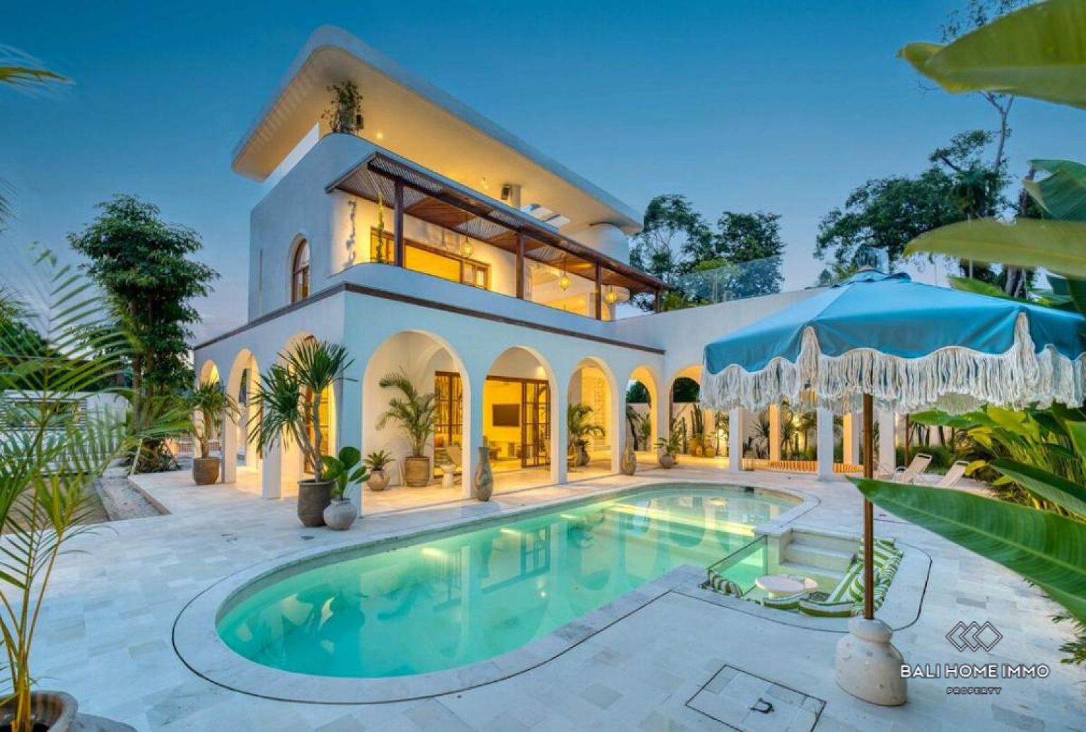 Villa 4 Kamar Berdesain Bagus Dijual dengan Status Hak Sewa di Tepi Pantai Pererenan, Bali view 24