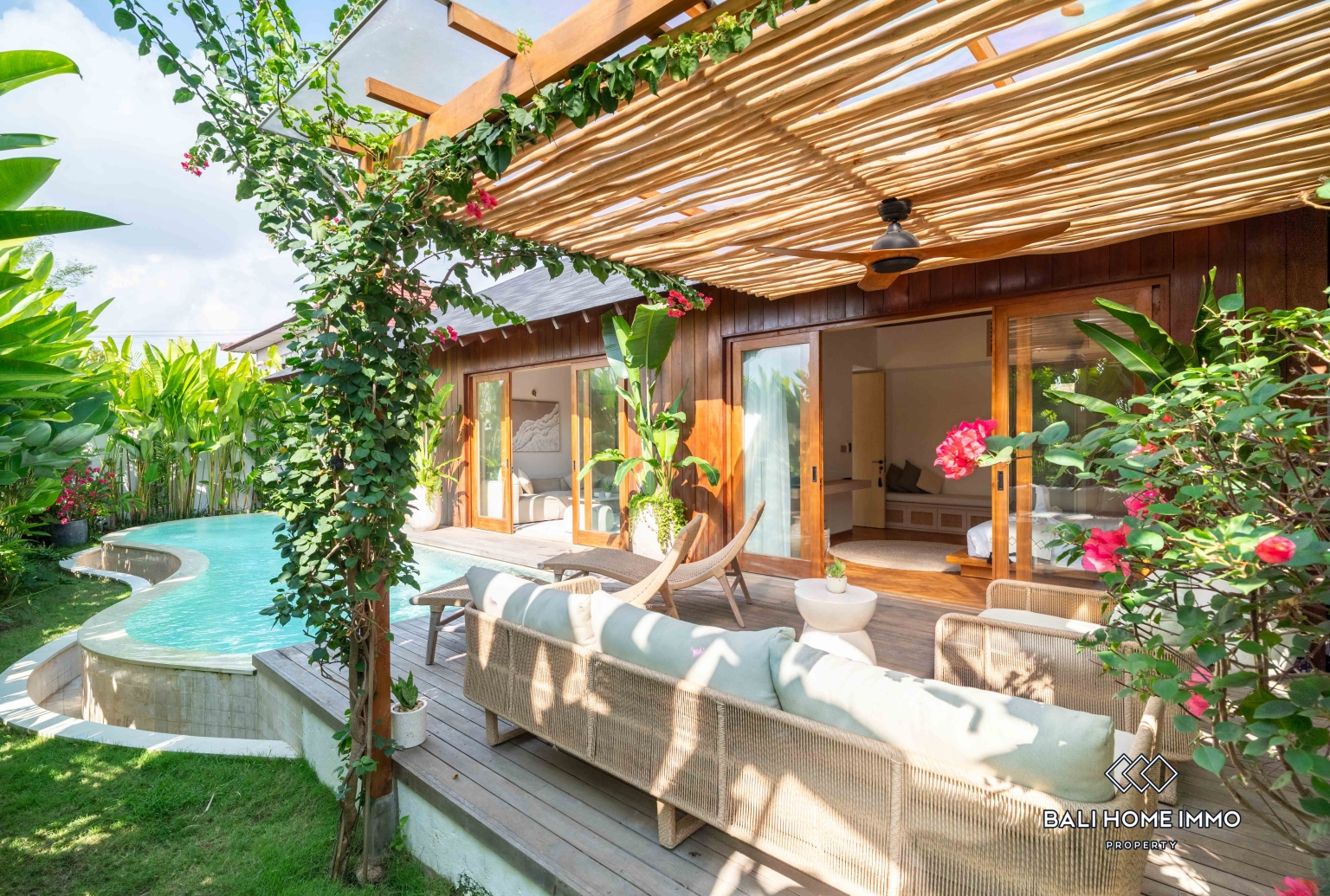 Brand new 2 Bedroom villa for sale and rent in Bali Canggu residential side view 3