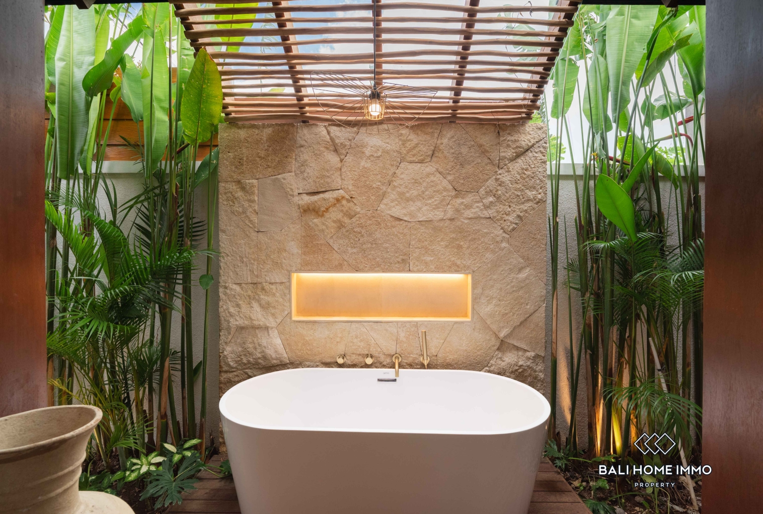 Brand new 2 Bedroom villa for sale and rent in Bali Canggu residential side view 30