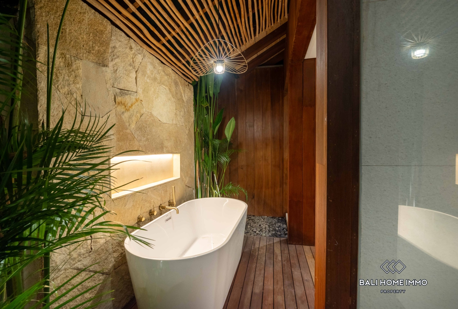 Brand new 2 Bedroom villa for sale and rent in Bali Canggu residential side view 31
