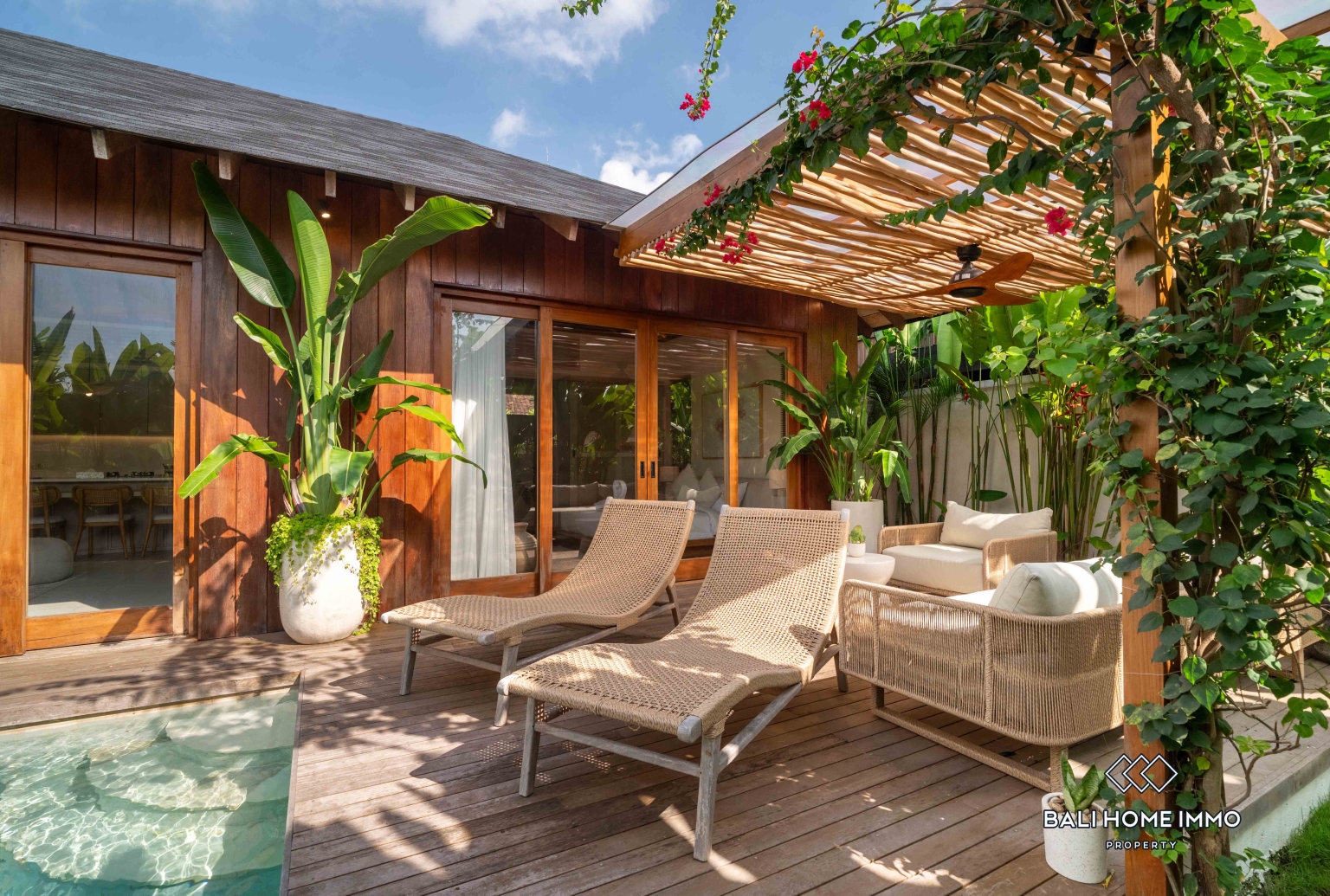 Brand new 2 Bedroom villa for sale and rent in Bali Canggu residential side view 4