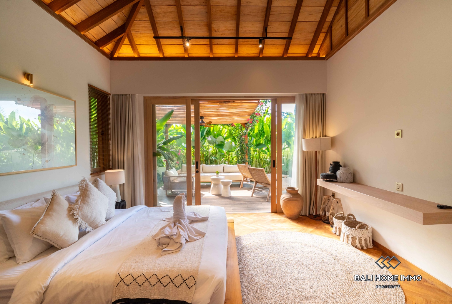 Brand new 2 Bedroom villa for sale and rent in Bali Canggu residential side view 18