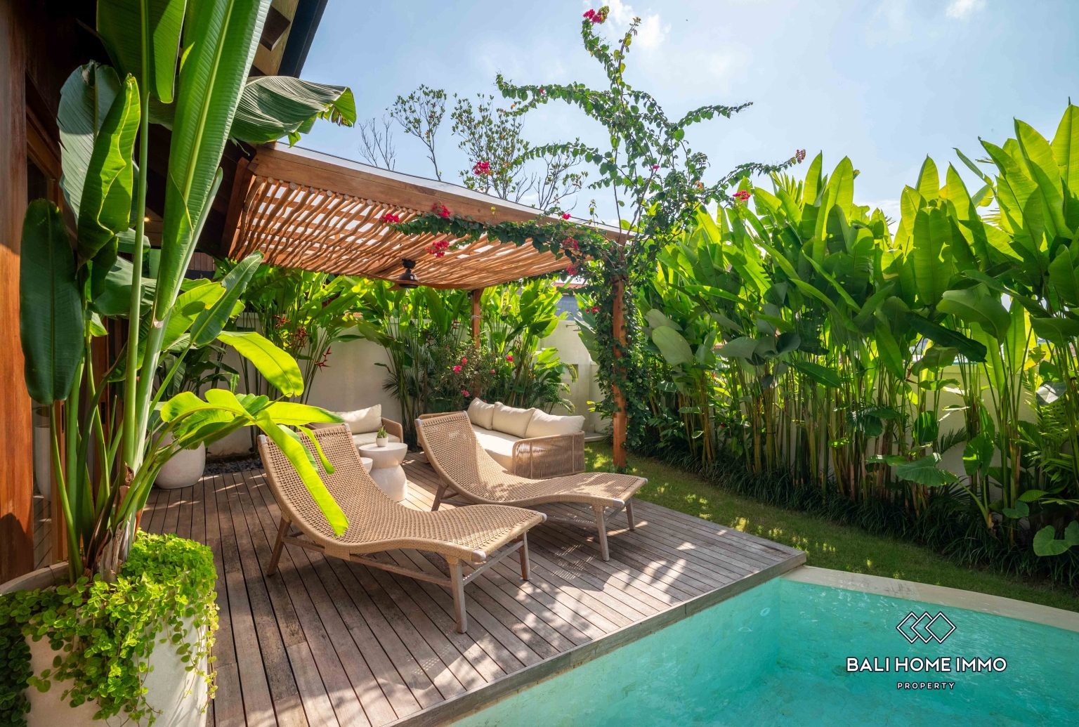 Brand new 2 Bedroom villa for sale and rent in Bali Canggu residential side view 5
