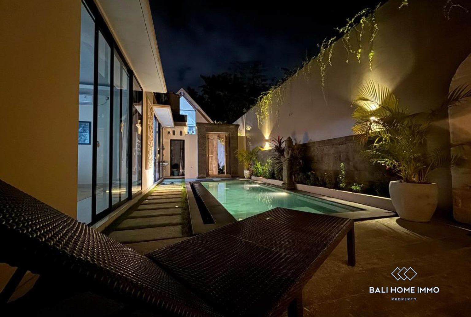 Charming 2 Bedroom Villa for Rent in Canggu Residential side view 17